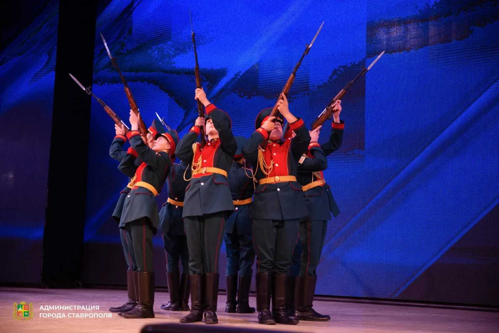 В Ставрополе состоялась церемония вручения медалей «За участие в военном параде в ознаменование 80-летия Победы в Великой Отечественной войне 1941–1945 гг.». Награды получили юнармейцы, принимавшие участие в парадных... В Ставрополе состоялась церемония вручения медалей «За участие в военном параде в ознаменование 80-летия Победы в Великой Отечественной войне 1941–1945 гг.». Награды получили юнармейцы, принимавшие участие в парадных...