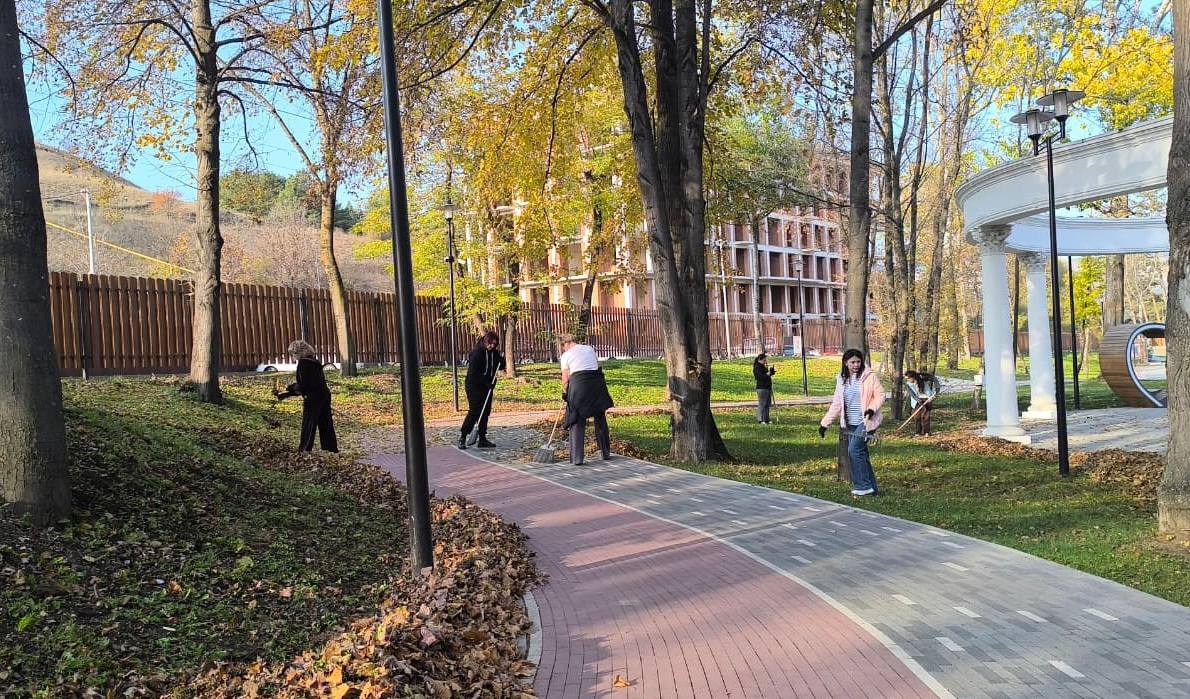 В рамках городской экологической программы «ЧИСТО Кисловодск» продолжается череда субботников В рамках городской экологической программы «ЧИСТО Кисловодск» продолжается череда субботников