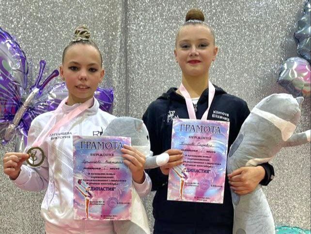 Пятигорские гимнастки успешно выступили на муниципальных соревнованиях Пятигорские гимнастки успешно выступили на муниципальных соревнованиях