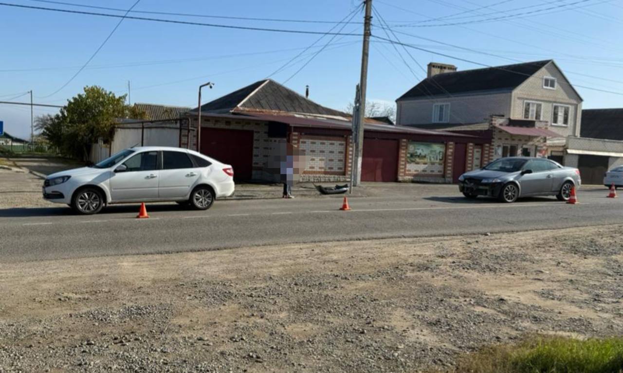 В Кочубеевском округе в результате столкновения пострадал водитель В Кочубеевском округе в результате столкновения пострадал водитель