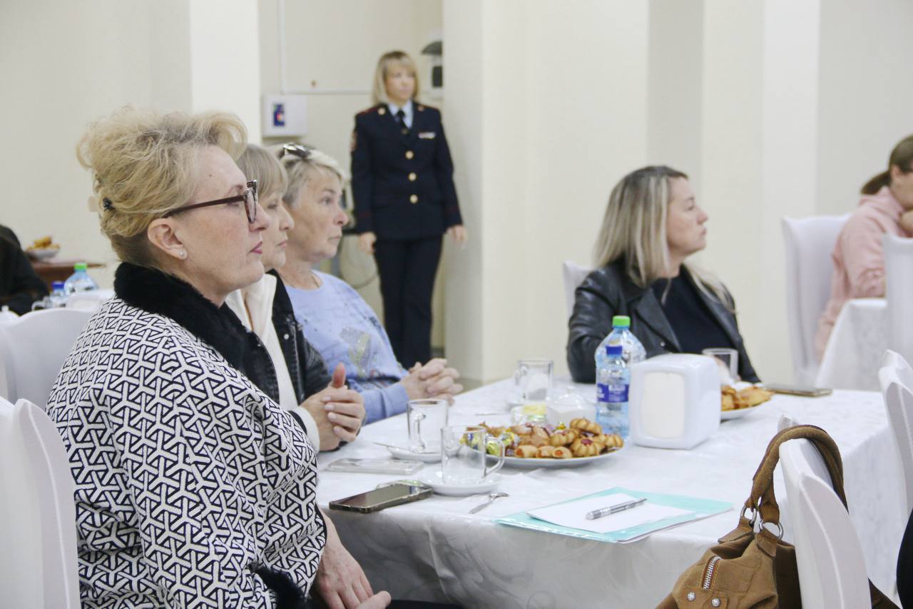 В Ставрополе почтили память сотрудников органов внутренних дел, погибших при исполнении служебных обязанностей В Ставрополе почтили память сотрудников органов внутренних дел, погибших при исполнении служебных обязанностей