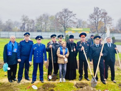 В Ставропольском крае офицеры СК России приняли участие в патриотической акции по высадке деревьев «Аллея Памяти»