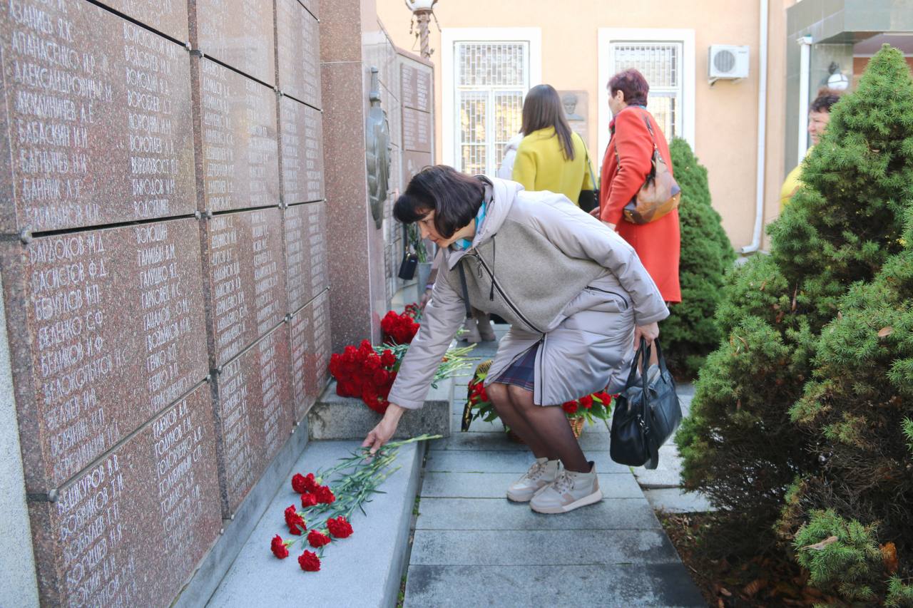 В Ставрополе почтили память сотрудников органов внутренних дел, погибших при исполнении служебных обязанностей В Ставрополе почтили память сотрудников органов внутренних дел, погибших при исполнении служебных обязанностей