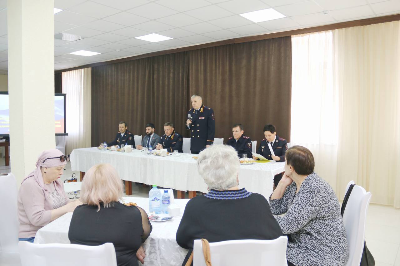 В Ставрополе почтили память сотрудников органов внутренних дел, погибших при исполнении служебных обязанностей В Ставрополе почтили память сотрудников органов внутренних дел, погибших при исполнении служебных обязанностей