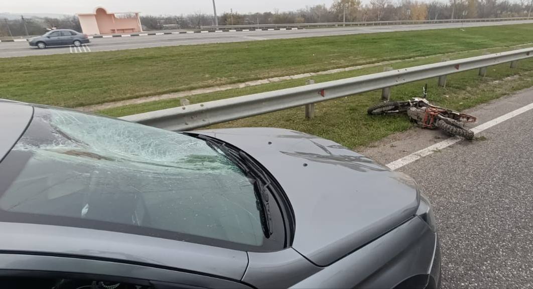 Вблизи Георгиевска в результате столкновения пострадал подросток на мототранспорте Вблизи Георгиевска в результате столкновения пострадал подросток на мототранспорте