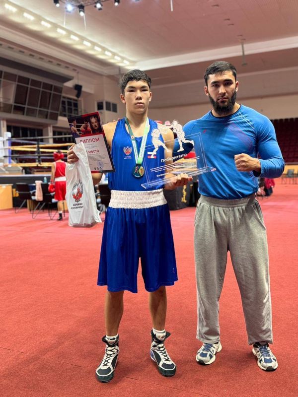 Золото Азамата. В Элисте прошли межрегиональные соревнования по боксу памяти заслуженного тренера России и Таджикистана Церена Балзанова