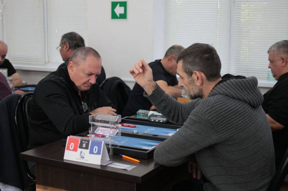 Нарды в Майкопе. . В Майкопе прошли отборочные турниры по длинным и коротким нардам к чемпионату ЮФО и СКФО.