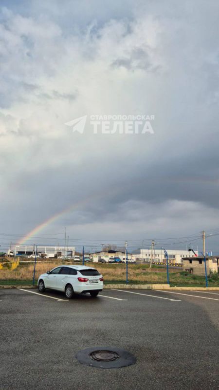 После дождя небо над Ставрополем украсила радуга