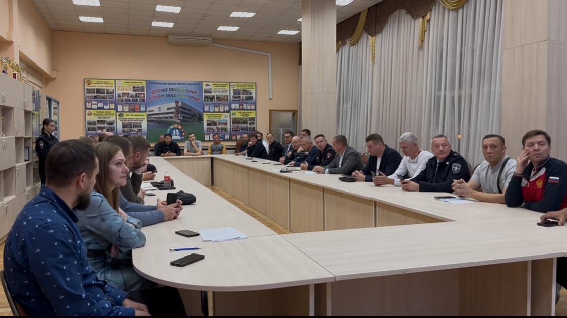 В Ставрополе состоялся брифинг по вопросам обеспечения безопасности дорожного движения с участием представителей муниципальной власти, общественности и Госавтоинспекции краевого центра В Ставрополе состоялся брифинг по вопросам обеспечения безопасности дорожного движения с участием представителей муниципальной власти, общественности и Госавтоинспекции краевого центра