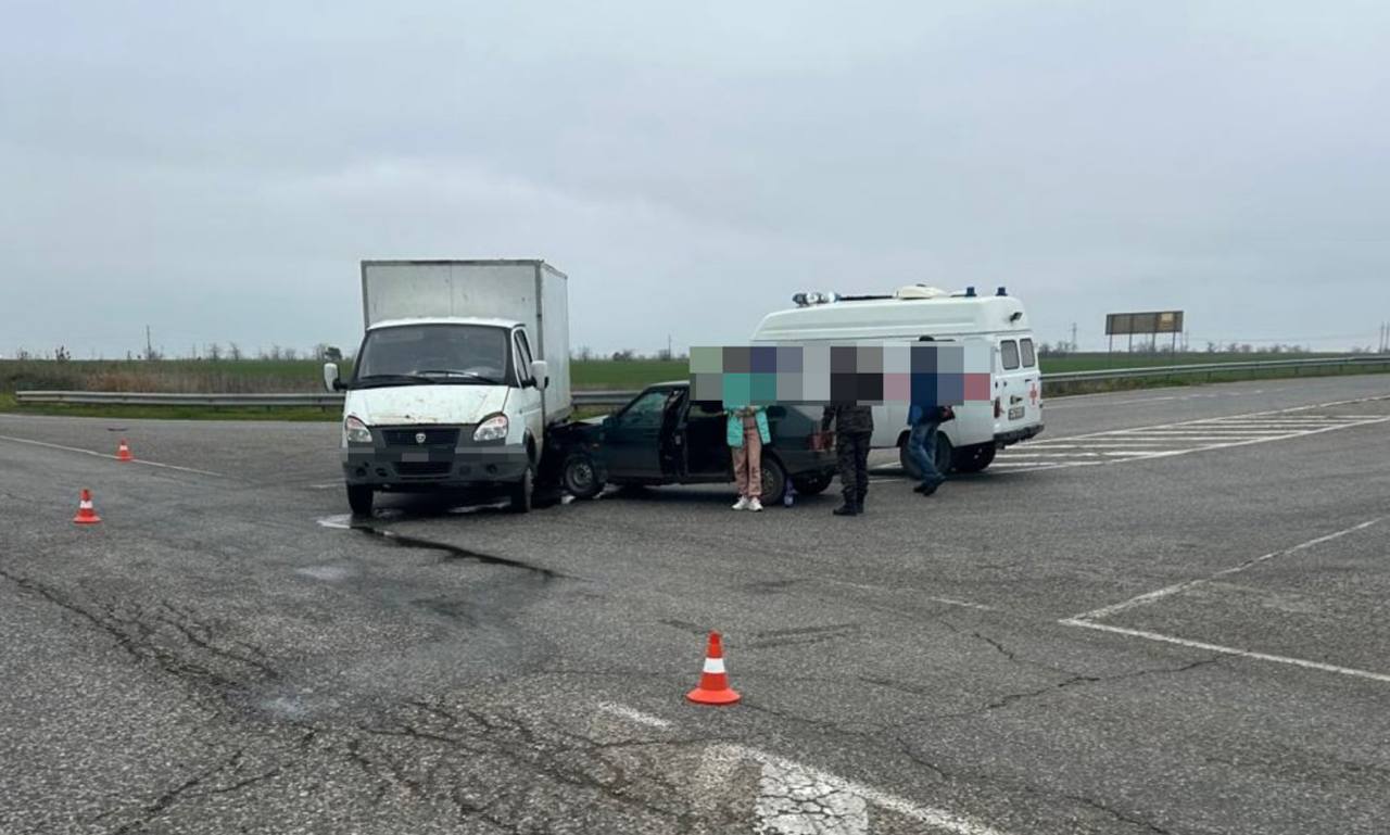 В Буденновском округе в результате нарушения проезда перекрестка пострадали 2 человека В Буденновском округе в результате нарушения проезда перекрестка пострадали 2 человека