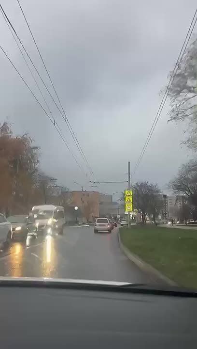 В Ставрополе пошёл дождь.. В Госавтоинспекции призывают водителей снижать скорость, держать дистанцию и боковой интервал