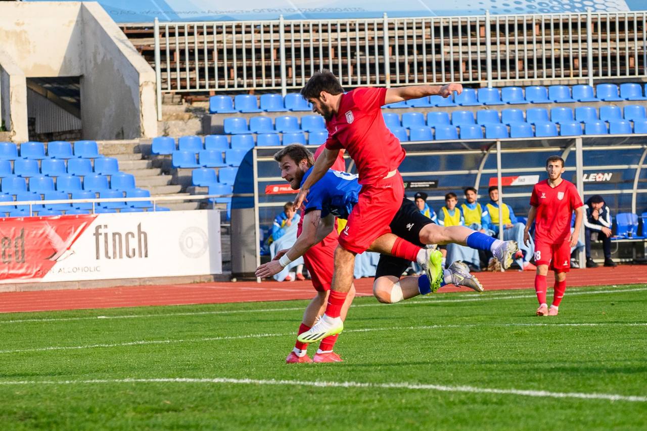 Победа над «Победой». В восьмом туре второго этапа первенства России по футболу в первой группе дивизиона «Б» второй лиги ставропольское «Динамо» в Дагестане мерилось силами с «Победой» из Хасавюрта Победа над «Победой». В восьмом туре второго этапа первенства России по футболу в первой группе дивизиона «Б» второй лиги ставропольское «Динамо» в Дагестане мерилось силами с «Победой» из Хасавюрта