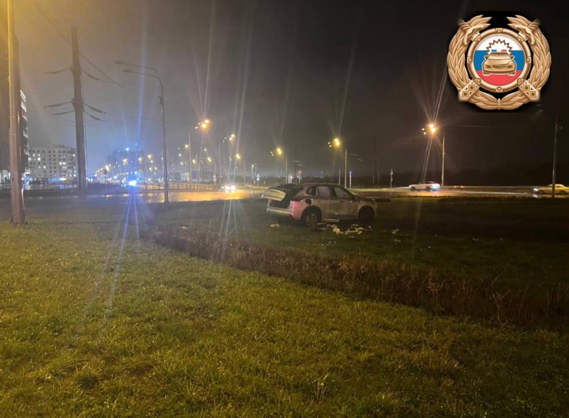 В результате опрокидывания автомобиля пострадавших нет В результате опрокидывания автомобиля пострадавших нет