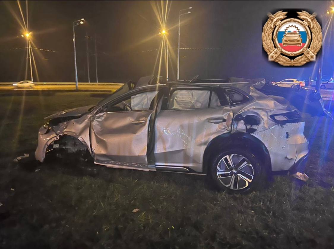 В результате опрокидывания автомобиля пострадавших нет