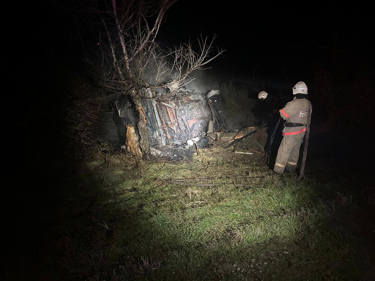 В Буденновском округе в результате съезда с дороги погиб водитель В Буденновском округе в результате съезда с дороги погиб водитель