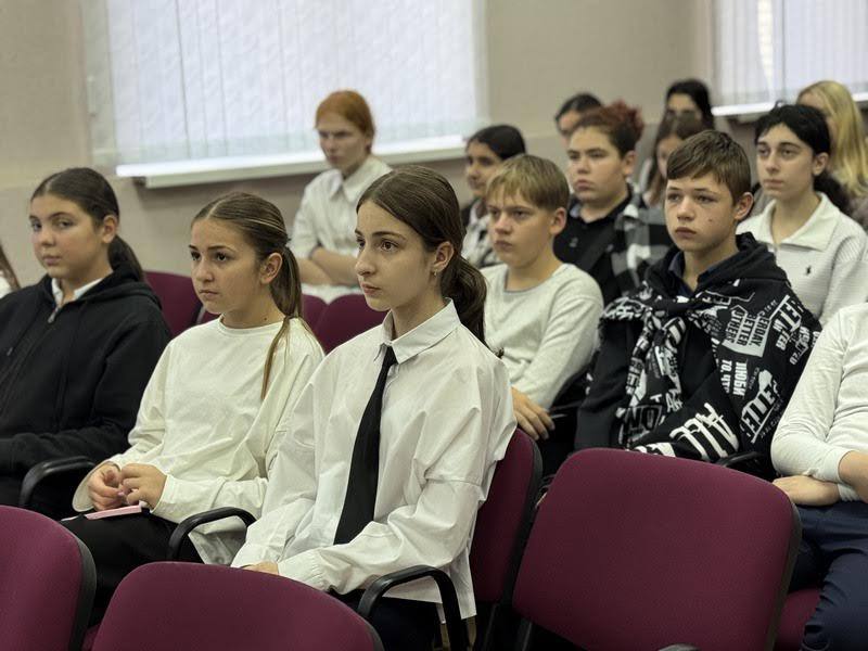 Полицейские Ставрополя провели экскурсию для учеников кадетского класса Полицейские Ставрополя провели экскурсию для учеников кадетского класса