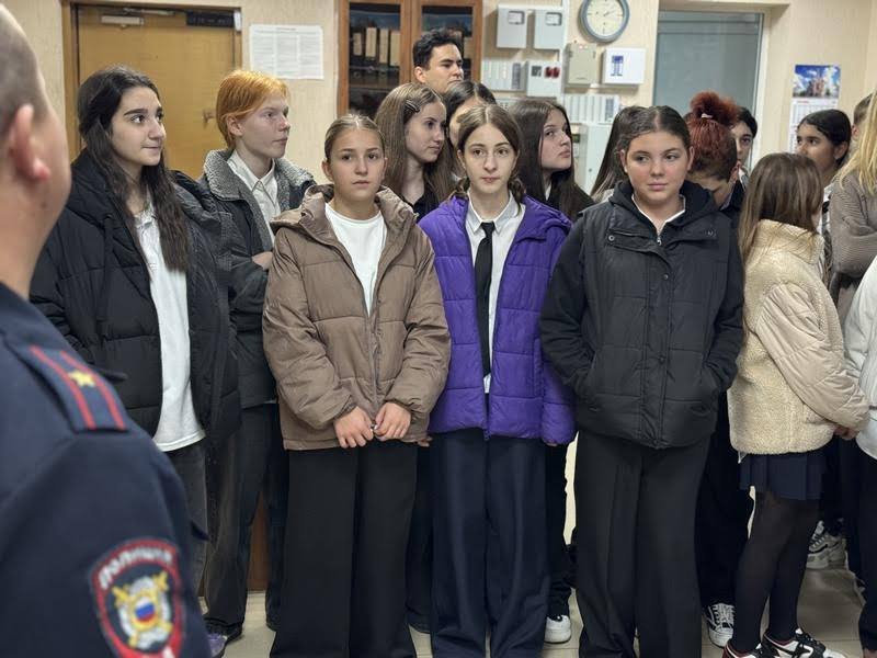 Полицейские Ставрополя провели экскурсию для учеников кадетского класса