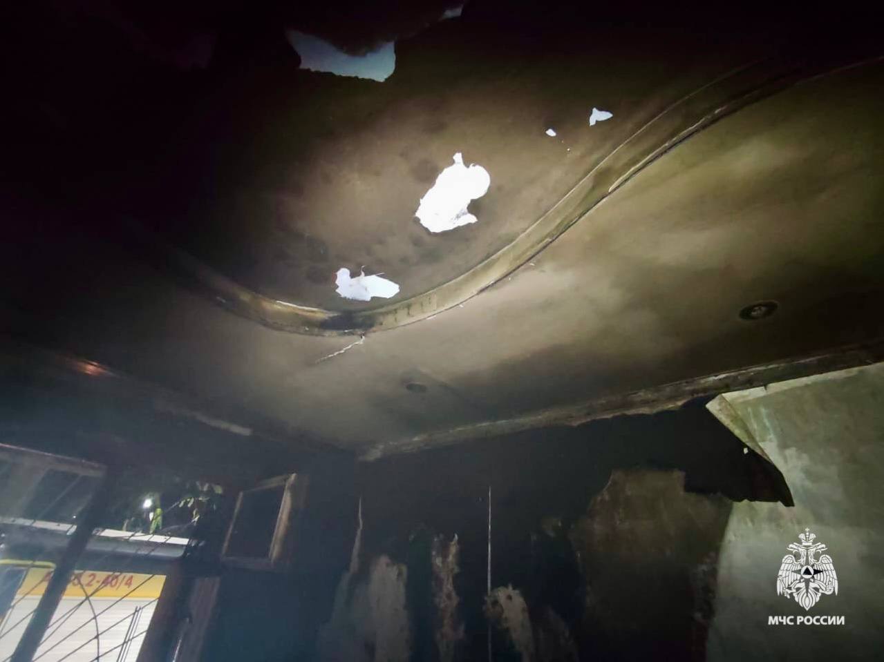 #ПожарныеСутки26. В Невинномысске из-за короткого замыкания едва не случилась трагедия Пожар в квартире на первом этаже дома по улице Матросова мог привести к серьезным последствиям, однако оперативная работа и слаженные...