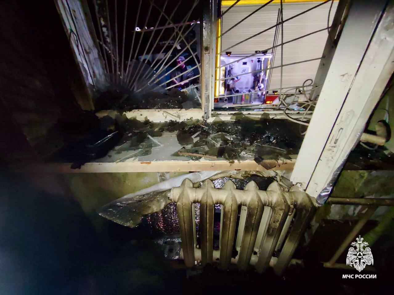 #ПожарныеСутки26. В Невинномысске из-за короткого замыкания едва не случилась трагедия Пожар в квартире на первом этаже дома по улице Матросова мог привести к серьезным последствиям, однако оперативная работа и слаженные... #ПожарныеСутки26. В Невинномысске из-за короткого замыкания едва не случилась трагедия Пожар в квартире на первом этаже дома по улице Матросова мог привести к серьезным последствиям, однако оперативная работа и слаженные...