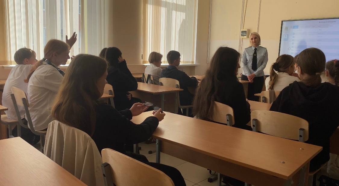 Сотрудники Госавтоинспекции провели познавательное занятие для учащихся кадетского класса Сотрудники Госавтоинспекции провели познавательное занятие для учащихся кадетского класса