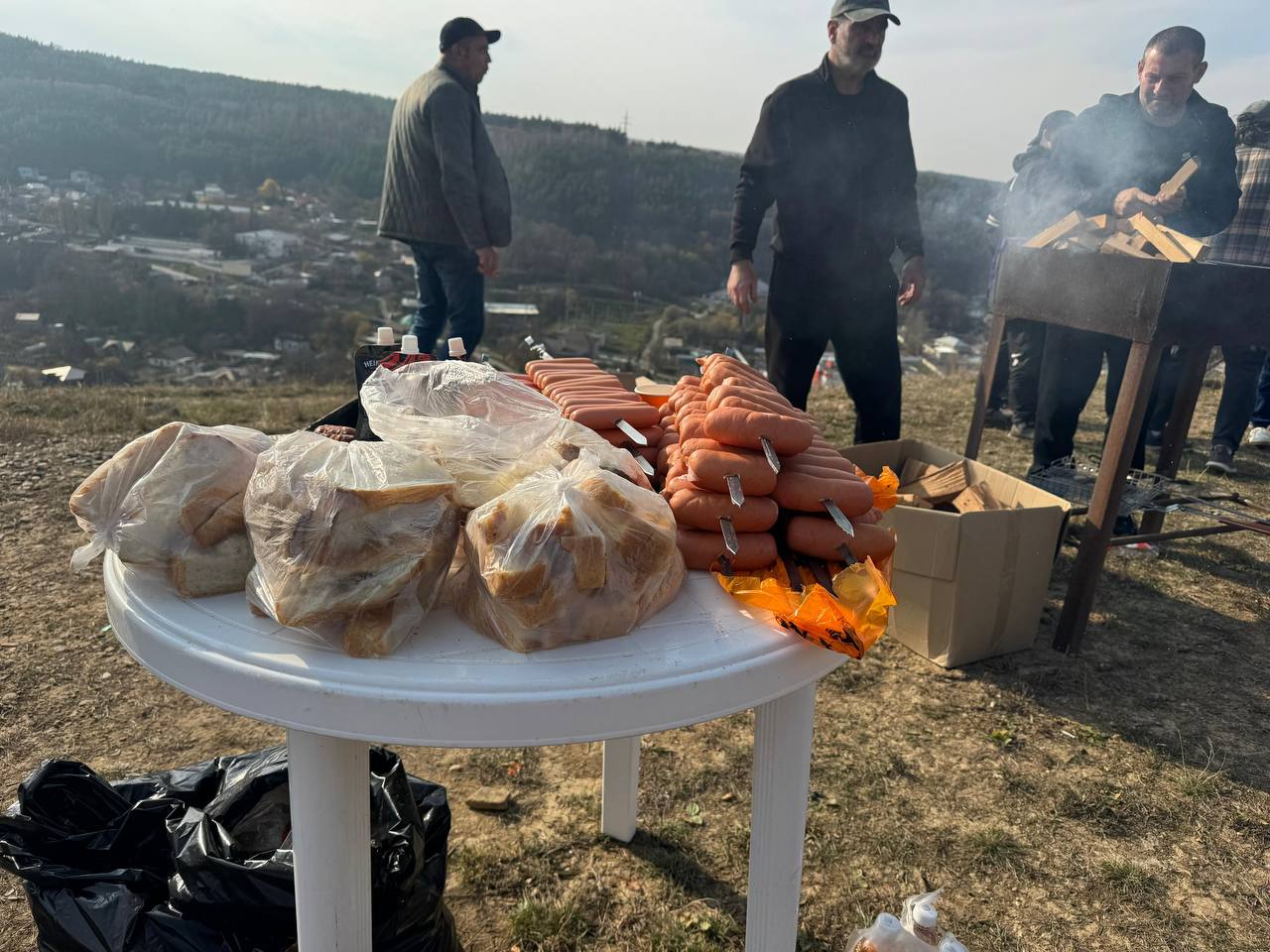 Евгений Моисеев: А мы уже встречаем первых самых выносливых участников нашего третьего городского турпохода! Евгений Моисеев: А мы уже встречаем первых самых выносливых участников нашего третьего городского турпохода!