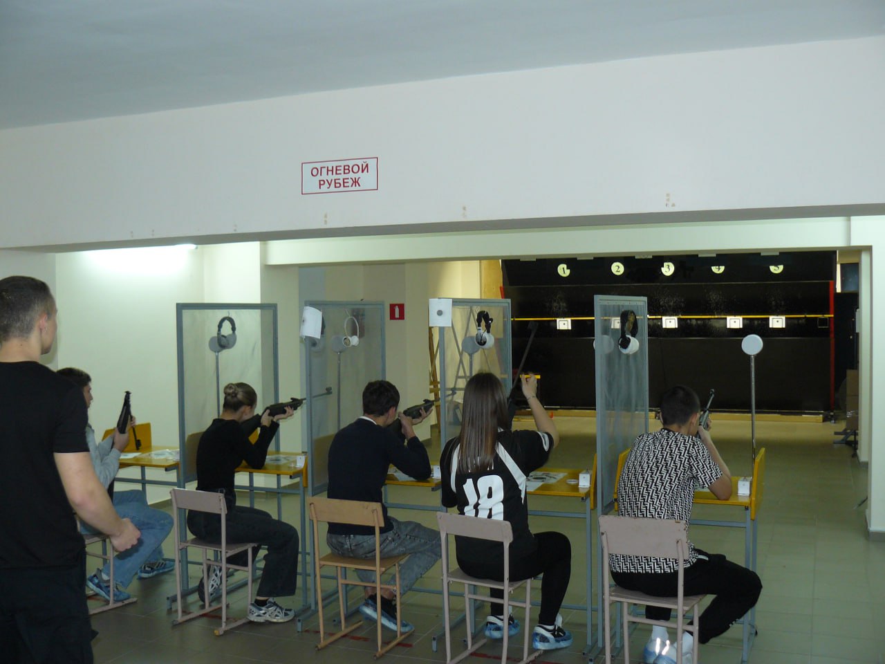 Сегодня в МБОУ СОШ № 8, участники спортивного мероприятия ЕВСК "Готов к труду и обороне" среди высших и средне-специальных учебных заведений сдали нормативы по стрельбе из пневматической винтовки Сегодня в МБОУ СОШ № 8, участники спортивного мероприятия ЕВСК "Готов к труду и обороне" среди высших и средне-специальных учебных заведений сдали нормативы по стрельбе из пневматической винтовки