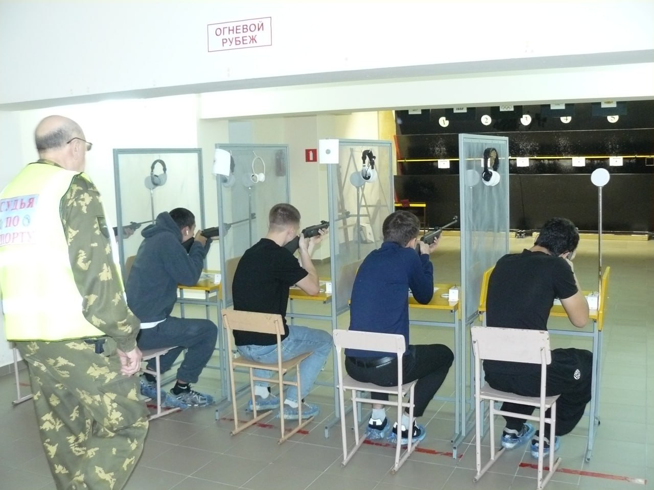 Сегодня в МБОУ СОШ № 8, участники спортивного мероприятия ЕВСК "Готов к труду и обороне" среди высших и средне-специальных учебных заведений сдали нормативы по стрельбе из пневматической винтовки Сегодня в МБОУ СОШ № 8, участники спортивного мероприятия ЕВСК "Готов к труду и обороне" среди высших и средне-специальных учебных заведений сдали нормативы по стрельбе из пневматической винтовки