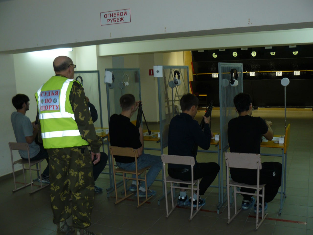 Сегодня в МБОУ СОШ № 8, участники спортивного мероприятия ЕВСК "Готов к труду и обороне" среди высших и средне-специальных учебных заведений сдали нормативы по стрельбе из пневматической винтовки Сегодня в МБОУ СОШ № 8, участники спортивного мероприятия ЕВСК "Готов к труду и обороне" среди высших и средне-специальных учебных заведений сдали нормативы по стрельбе из пневматической винтовки