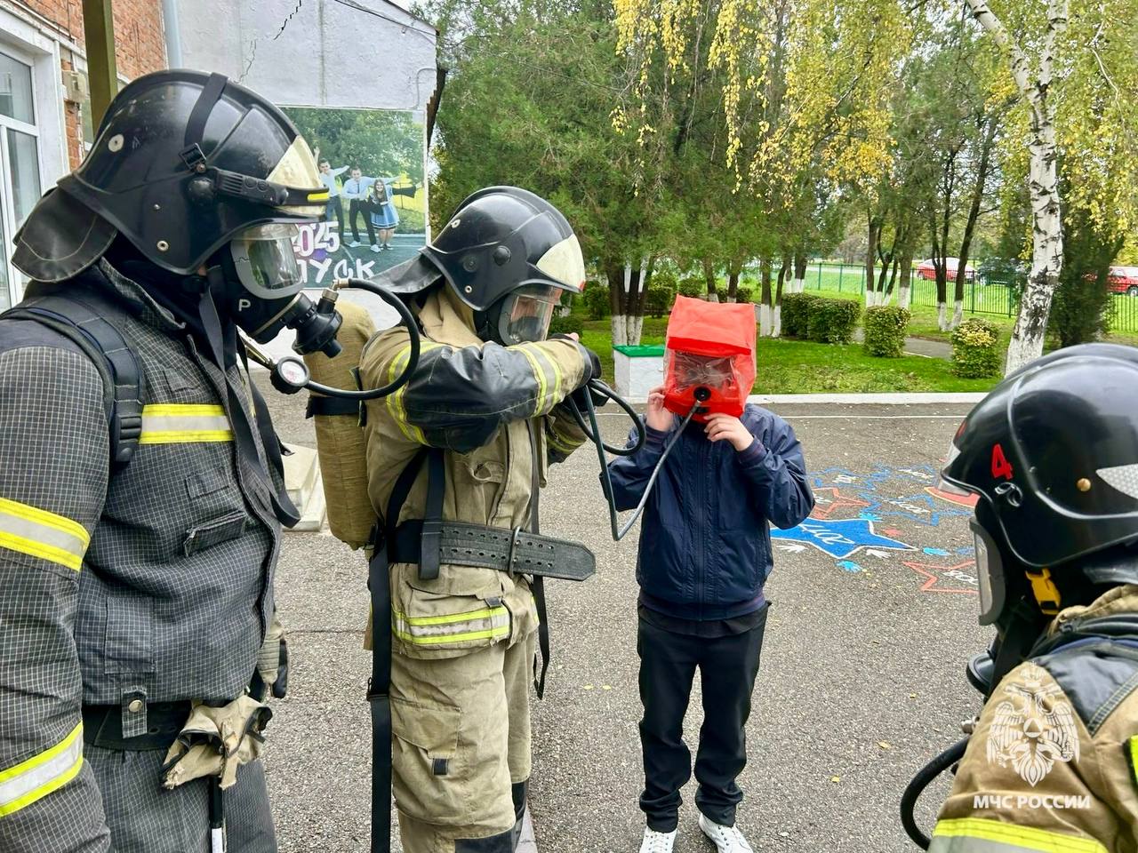 Проверка на готовность. Регулярные пожарно-тактические учения — основная часть профессиональной подготовки сотрудников МЧС Ставрополья Проверка на готовность. Регулярные пожарно-тактические учения — основная часть профессиональной подготовки сотрудников МЧС Ставрополья