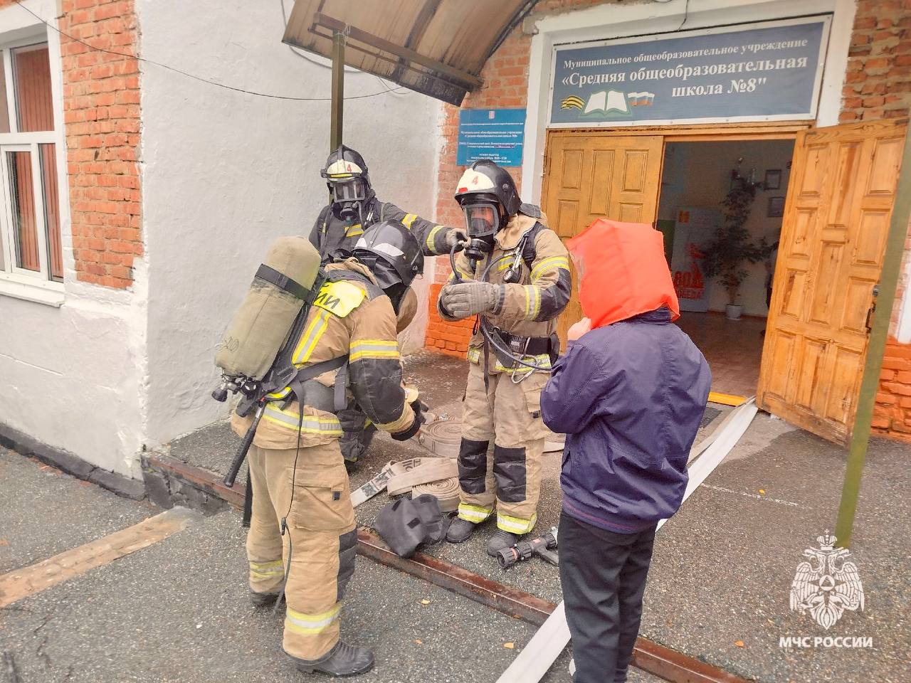 Проверка на готовность. Регулярные пожарно-тактические учения — основная часть профессиональной подготовки сотрудников МЧС Ставрополья Проверка на готовность. Регулярные пожарно-тактические учения — основная часть профессиональной подготовки сотрудников МЧС Ставрополья