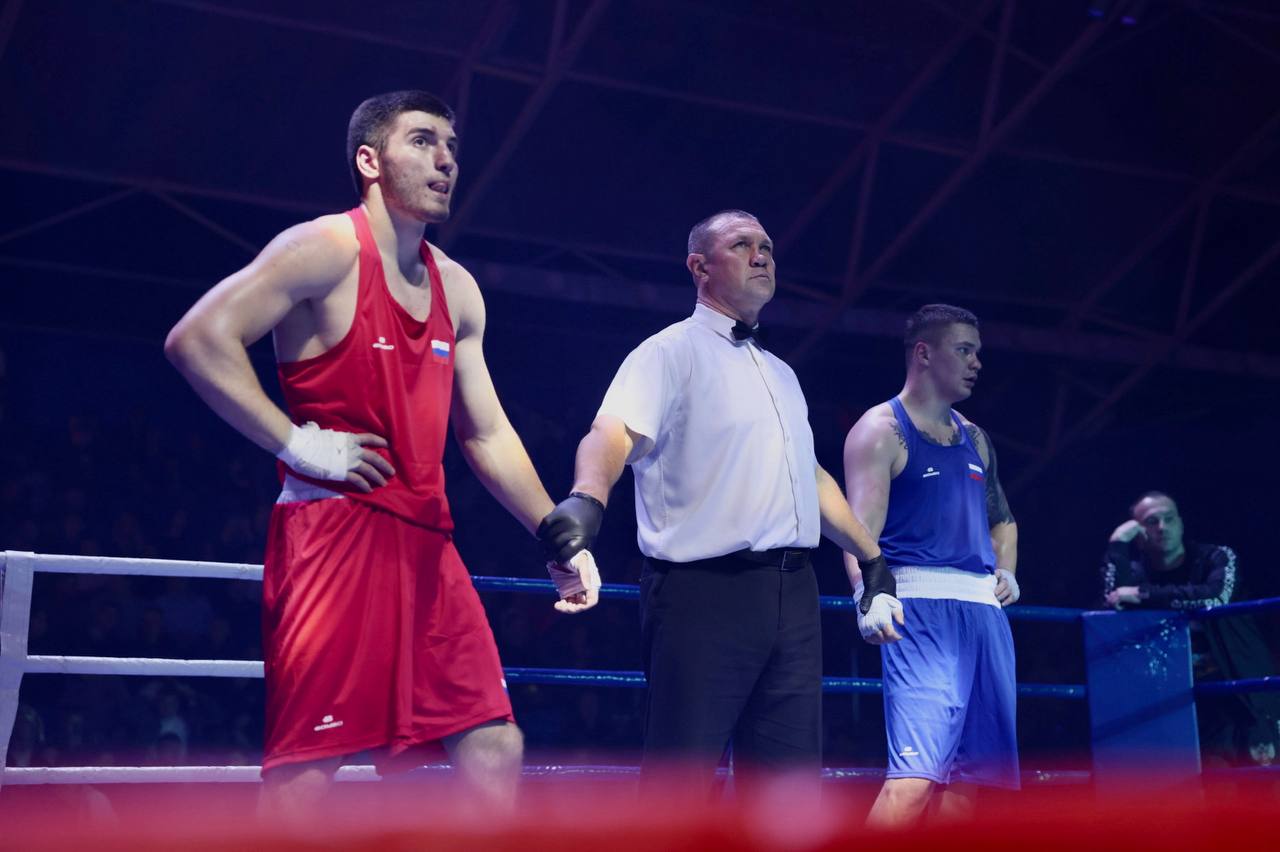 Вечер бокса. В Ставрополе прошёл турнир «ВЕЧЕР БОКСА», впервые состоявшийся в 2024 году в Михайловске и посвящённый памяти Дениса Соловьёва, кандидата в мастера спорта по боксу, погибшего на СВО Вечер бокса. В Ставрополе прошёл турнир «ВЕЧЕР БОКСА», впервые состоявшийся в 2024 году в Михайловске и посвящённый памяти Дениса Соловьёва, кандидата в мастера спорта по боксу, погибшего на СВО