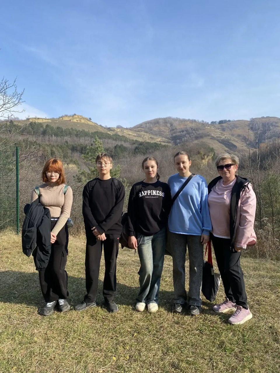 ИДЕМ В ПОХОД!. Вчера учащиеся гимназии пошли в осенний туристический поход на историческую казачью гору Пикет! Ребята прошли живописный маршрут по Косыгиной тропе, протяжённостью в 9 км, получили мастер-классы от опытного... ИДЕМ В ПОХОД!. Вчера учащиеся гимназии пошли в осенний туристический поход на историческую казачью гору Пикет! Ребята прошли живописный маршрут по Косыгиной тропе, протяжённостью в 9 км, получили мастер-классы от опытного...