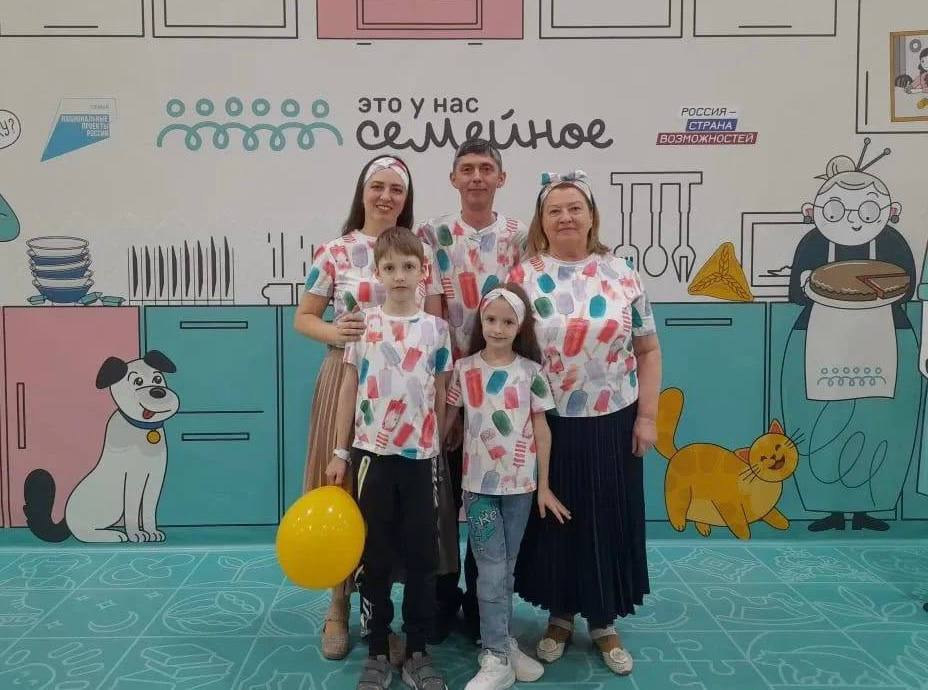 Дмитрий Ворошилов: Три пятигорские семьи - Романовы (школа №6), Циоменко (школа №17) и Лысенко-Катковы (лицей №20) - вышли в окружной полуфинал конкурса «Это у нас семейное» Дмитрий Ворошилов: Три пятигорские семьи - Романовы (школа №6), Циоменко (школа №17) и Лысенко-Катковы (лицей №20) - вышли в окружной полуфинал конкурса «Это у нас семейное»