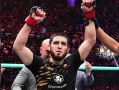 Ислам Махачев стал первым двойным чемпионом UFC из России
