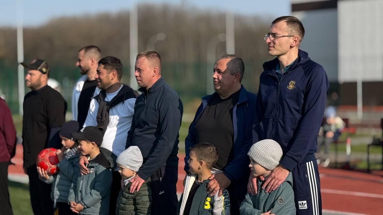 ФУТБОЛ ОБЪЕДИНЯЕТ СЕМЬИ. ТУРНИР В ЧЕСТЬ ДНЯ СЫНОВЕЙ ФУТБОЛ ОБЪЕДИНЯЕТ СЕМЬИ. ТУРНИР В ЧЕСТЬ ДНЯ СЫНОВЕЙ