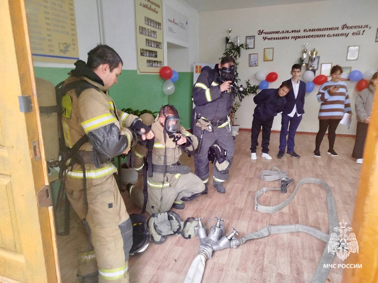 На Ставрополье огнеборцы отрабатывают навыки спасения на объектах с массовым пребыванием людей