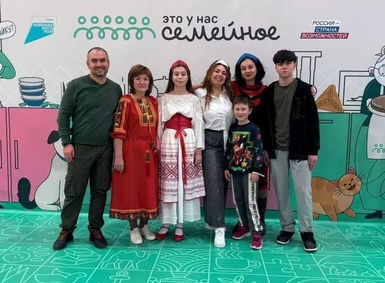 Дмитрий Ворошилов: Три пятигорские семьи - Романовы (школа №6), Циоменко (школа №17) и Лысенко-Катковы (лицей №20) - вышли в окружной полуфинал конкурса «Это у нас семейное» Дмитрий Ворошилов: Три пятигорские семьи - Романовы (школа №6), Циоменко (школа №17) и Лысенко-Катковы (лицей №20) - вышли в окружной полуфинал конкурса «Это у нас семейное»