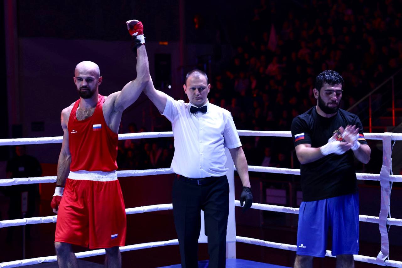 Вечер бокса. В Ставрополе прошёл турнир «ВЕЧЕР БОКСА», впервые состоявшийся в 2024 году в Михайловске и посвящённый памяти Дениса Соловьёва, кандидата в мастера спорта по боксу, погибшего на СВО Вечер бокса. В Ставрополе прошёл турнир «ВЕЧЕР БОКСА», впервые состоявшийся в 2024 году в Михайловске и посвящённый памяти Дениса Соловьёва, кандидата в мастера спорта по боксу, погибшего на СВО