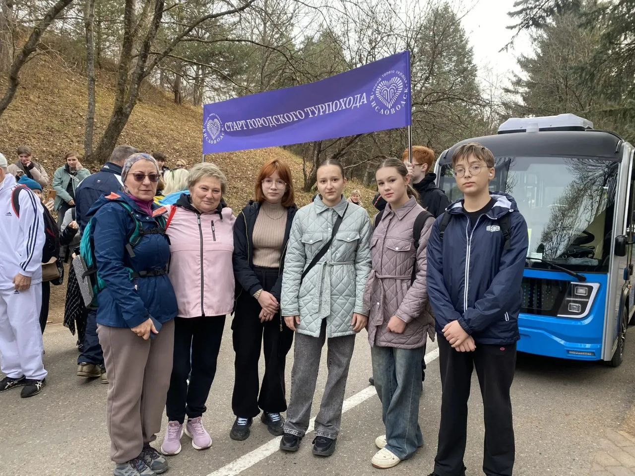 ИДЕМ В ПОХОД!. Вчера учащиеся гимназии пошли в осенний туристический поход на историческую казачью гору Пикет! Ребята прошли живописный маршрут по Косыгиной тропе, протяжённостью в 9 км, получили мастер-классы от опытного... ИДЕМ В ПОХОД!. Вчера учащиеся гимназии пошли в осенний туристический поход на историческую казачью гору Пикет! Ребята прошли живописный маршрут по Косыгиной тропе, протяжённостью в 9 км, получили мастер-классы от опытного...