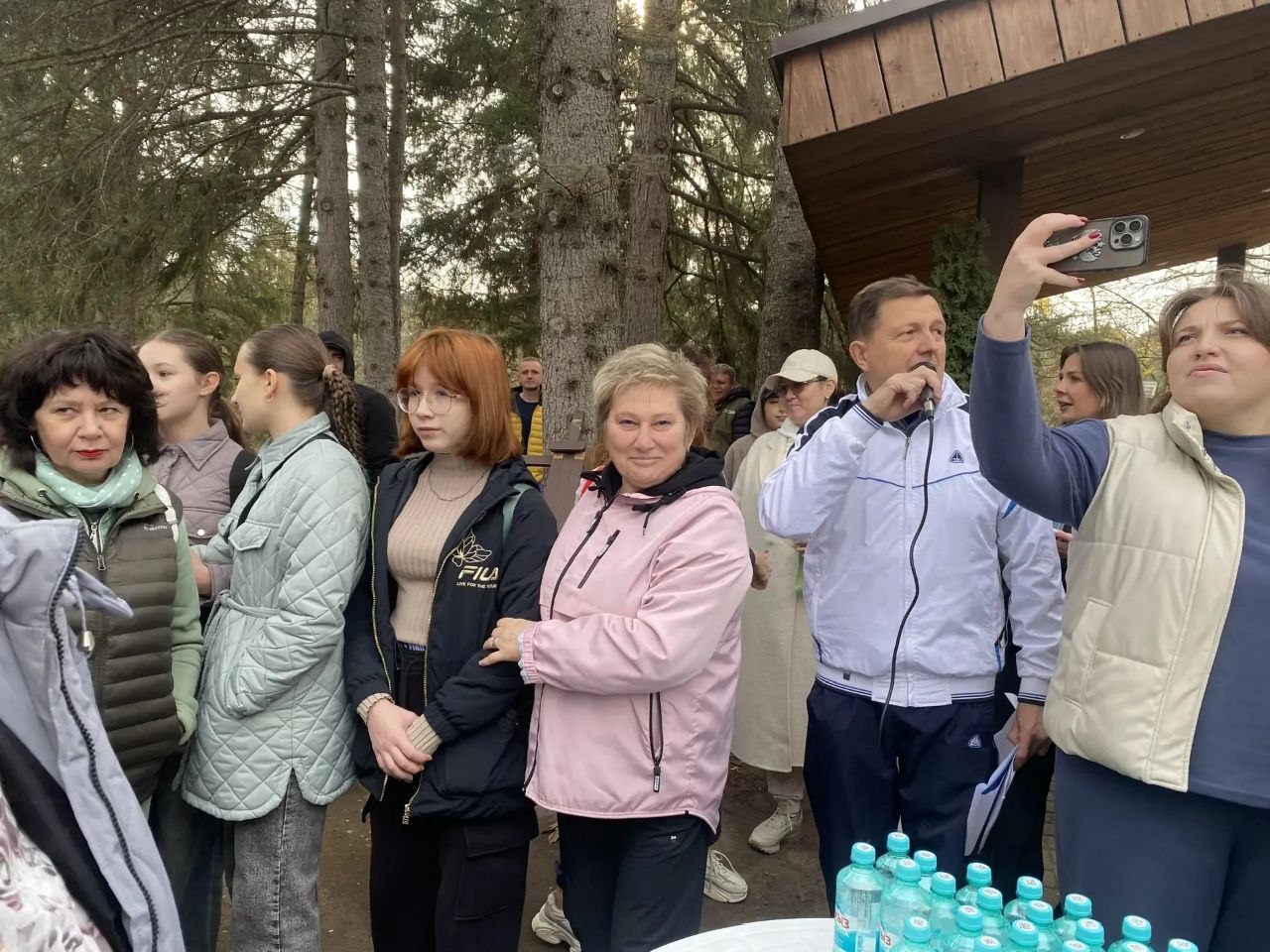 ИДЕМ В ПОХОД!. Вчера учащиеся гимназии пошли в осенний туристический поход на историческую казачью гору Пикет! Ребята прошли живописный маршрут по Косыгиной тропе, протяжённостью в 9 км, получили мастер-классы от опытного... ИДЕМ В ПОХОД!. Вчера учащиеся гимназии пошли в осенний туристический поход на историческую казачью гору Пикет! Ребята прошли живописный маршрут по Косыгиной тропе, протяжённостью в 9 км, получили мастер-классы от опытного...