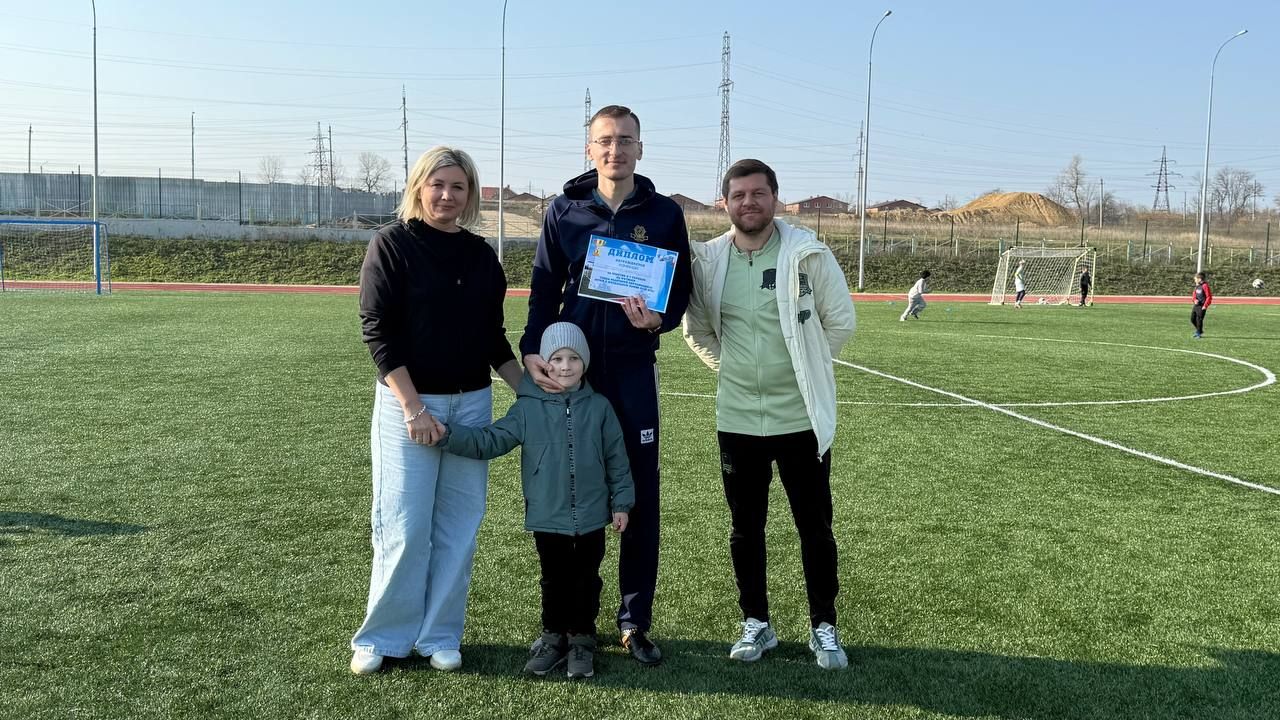 ФУТБОЛ ОБЪЕДИНЯЕТ СЕМЬИ. ТУРНИР В ЧЕСТЬ ДНЯ СЫНОВЕЙ ФУТБОЛ ОБЪЕДИНЯЕТ СЕМЬИ. ТУРНИР В ЧЕСТЬ ДНЯ СЫНОВЕЙ