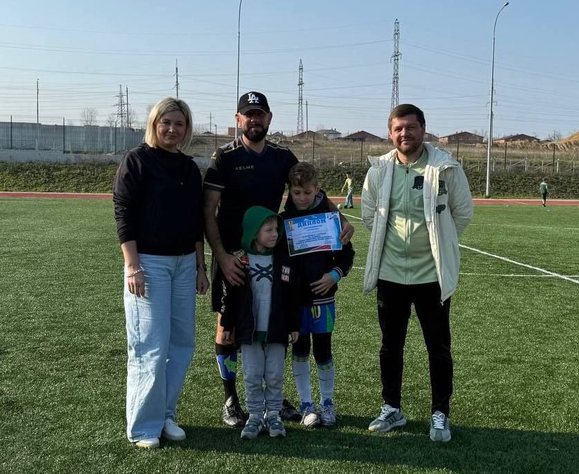 ФУТБОЛ ОБЪЕДИНЯЕТ СЕМЬИ. ТУРНИР В ЧЕСТЬ ДНЯ СЫНОВЕЙ ФУТБОЛ ОБЪЕДИНЯЕТ СЕМЬИ. ТУРНИР В ЧЕСТЬ ДНЯ СЫНОВЕЙ