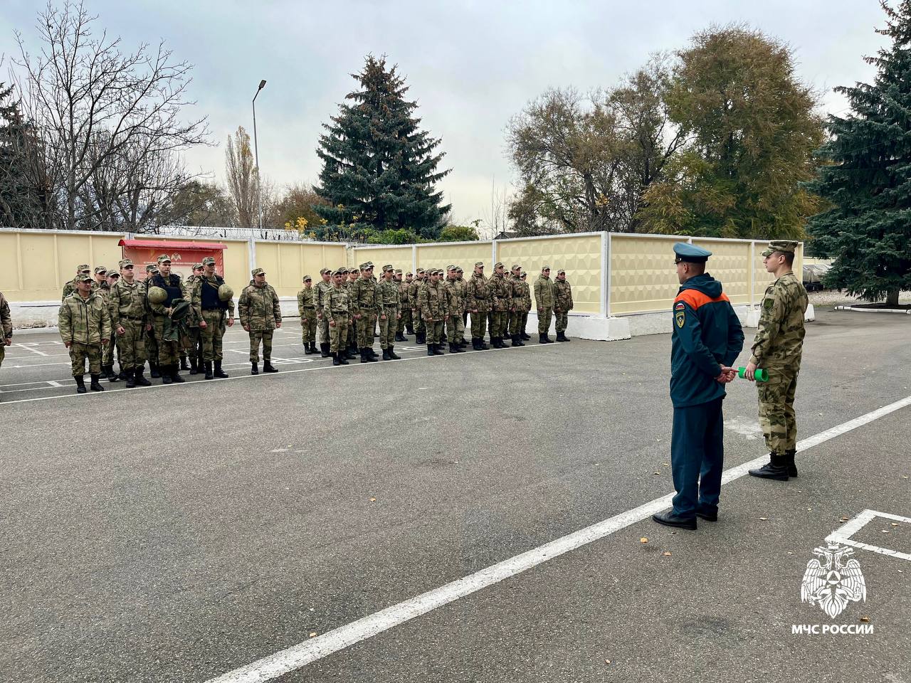 На Ставрополье огнеборцы отрабатывают навыки спасения на объектах с массовым пребыванием людей На Ставрополье огнеборцы отрабатывают навыки спасения на объектах с массовым пребыванием людей