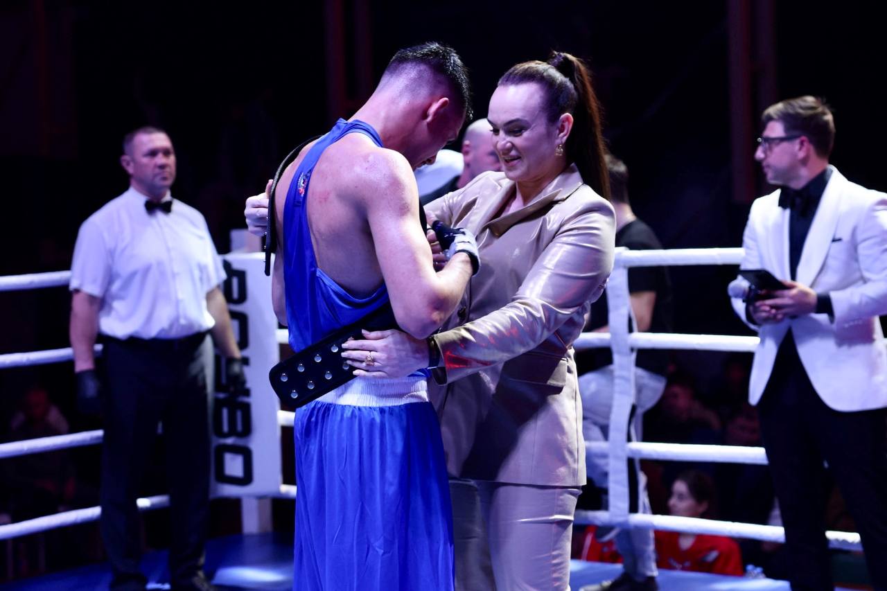 Вечер бокса. В Ставрополе прошёл турнир «ВЕЧЕР БОКСА», впервые состоявшийся в 2024 году в Михайловске и посвящённый памяти Дениса Соловьёва, кандидата в мастера спорта по боксу, погибшего на СВО Вечер бокса. В Ставрополе прошёл турнир «ВЕЧЕР БОКСА», впервые состоявшийся в 2024 году в Михайловске и посвящённый памяти Дениса Соловьёва, кандидата в мастера спорта по боксу, погибшего на СВО