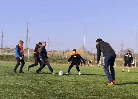 ФУТБОЛ ОБЪЕДИНЯЕТ СЕМЬИ. ТУРНИР В ЧЕСТЬ ДНЯ СЫНОВЕЙ ФУТБОЛ ОБЪЕДИНЯЕТ СЕМЬИ. ТУРНИР В ЧЕСТЬ ДНЯ СЫНОВЕЙ