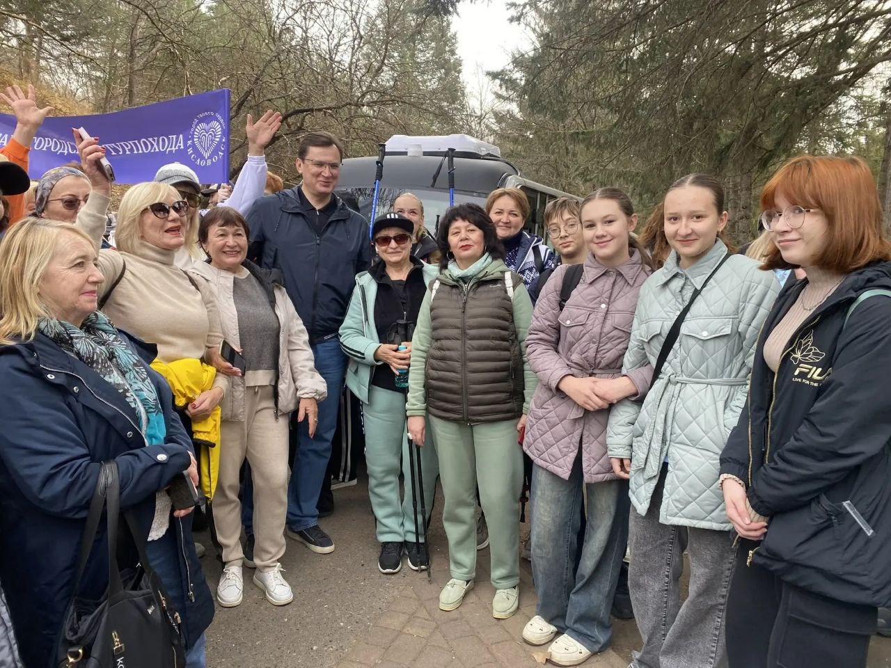 ИДЕМ В ПОХОД!. Вчера учащиеся гимназии пошли в осенний туристический поход на историческую казачью гору Пикет! Ребята прошли живописный маршрут по Косыгиной тропе, протяжённостью в 9 км, получили мастер-классы от опытного... ИДЕМ В ПОХОД!. Вчера учащиеся гимназии пошли в осенний туристический поход на историческую казачью гору Пикет! Ребята прошли живописный маршрут по Косыгиной тропе, протяжённостью в 9 км, получили мастер-классы от опытного...