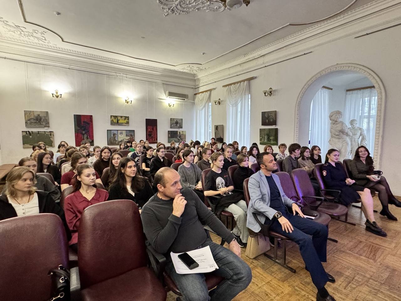 Ставропольское краевое художественное училище стало площадкой для диалога о безопасности и самореализации Ставропольское краевое художественное училище стало площадкой для диалога о безопасности и самореализации