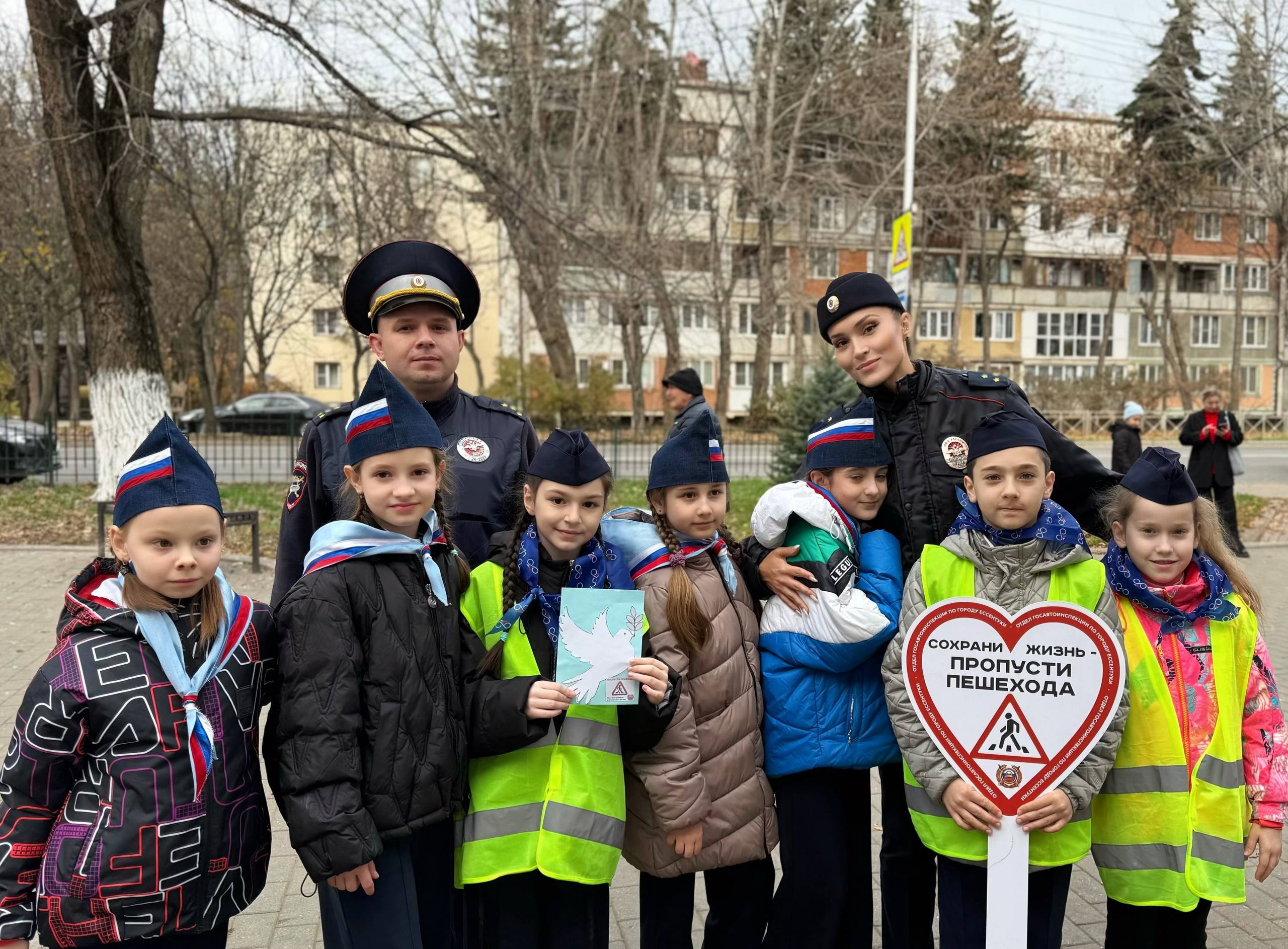 На одной из городских площадок города Ессентуки прошёл митинг, посвящённый Дню памяти жертв ДТП На одной из городских площадок города Ессентуки прошёл митинг, посвящённый Дню памяти жертв ДТП
