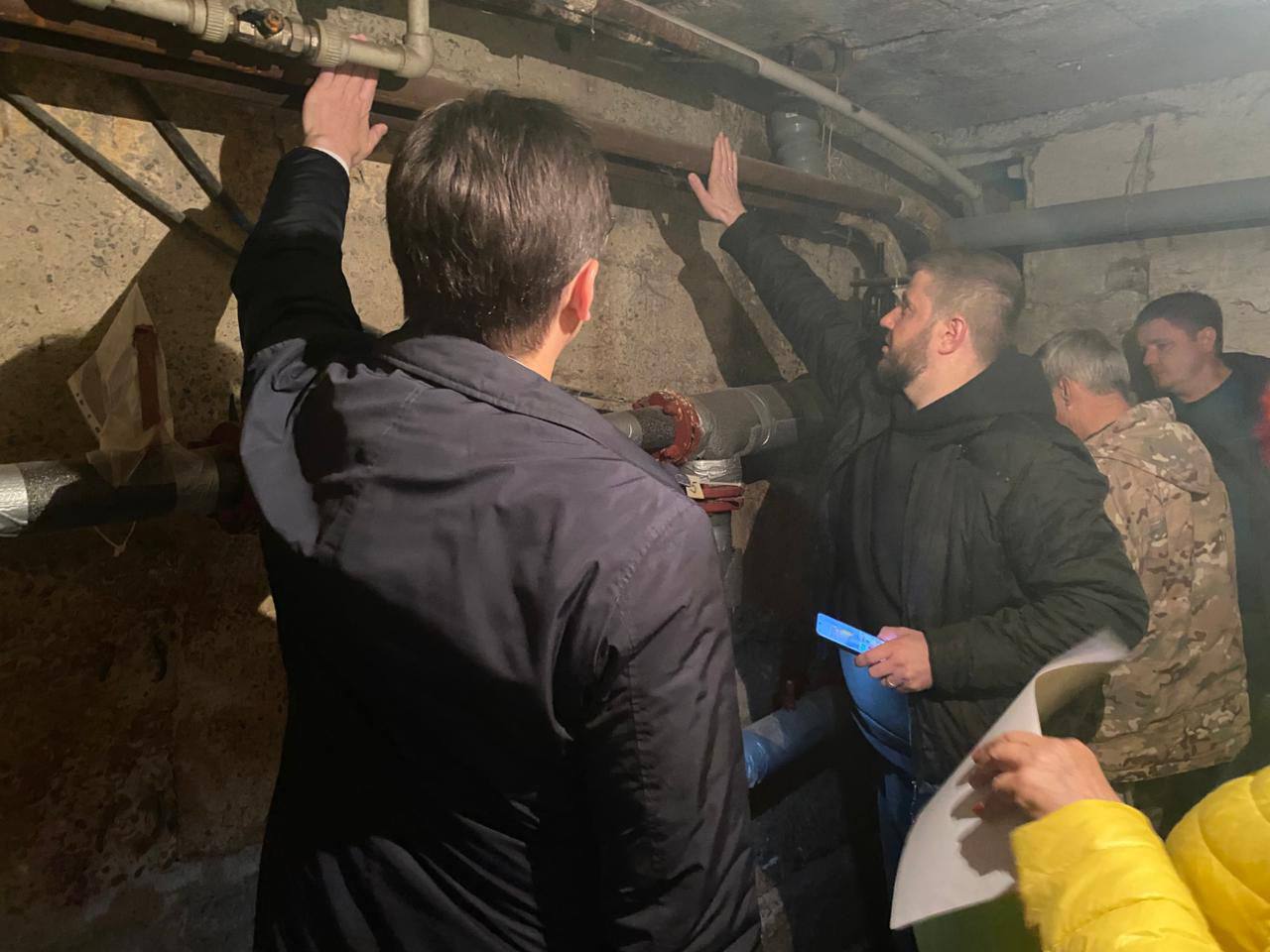 Евгений Моисеев: Пораньше с утра начали объезд аварийных участков по теплу вместе с «Теплоэнерго Кисловодск» и управляющими компаниями Евгений Моисеев: Пораньше с утра начали объезд аварийных участков по теплу вместе с «Теплоэнерго Кисловодск» и управляющими компаниями