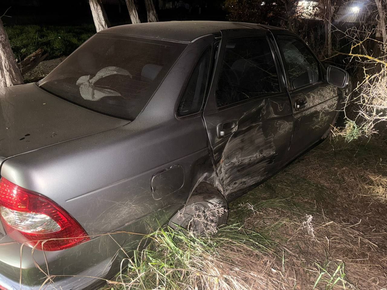 Подросток за рулём легковушки врезался в дерево в Георгиевском округе Подросток за рулём легковушки врезался в дерево в Георгиевском округе